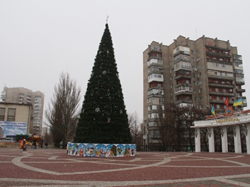 Главная городская елка зажжет огни в День Святого Николая фото