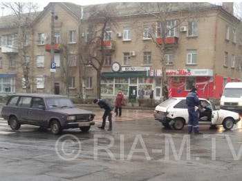 В центре Мелитополя ВАЗ въехал в Таврию  фото