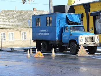 Причиной аварии на ул. Гетмана Сагайдачного стал банальный засор фото