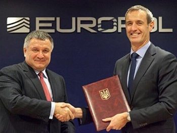 Нацполиция подписала соглашение с Европолом о сотрудничестве фото