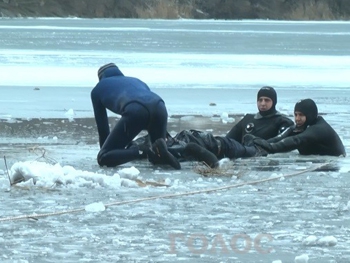 Спасатели вытащили из воды труп 13-летнего подростка (ВИДЕО 18+) фото