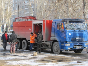 Сотрудники Водоканала еще ликвидируют последствия праздников фото