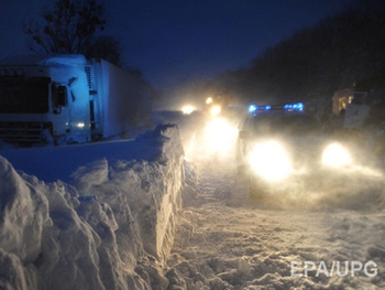 На юге Украины ограничивают движение грузового транспорта фото