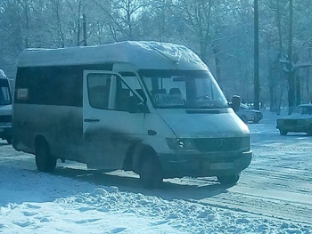 В центре Мелитополя маршрутка сбила молодого парня фото