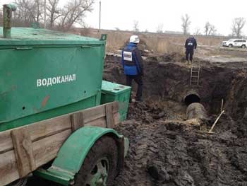 В Луганске 250 тысяч человек остались без воды фото