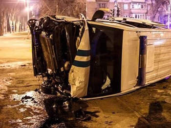 Появилось видео с места ДТП, где внедорожник врезался в машину инкассаторов фото