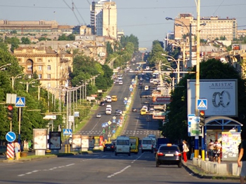 В Запорожье предлагают убрать с главного проспекта всю рекламу фото