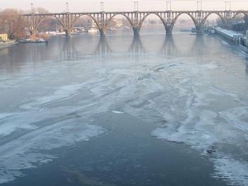 Вода в Днепре насыщена радиоактивными элементами- эксперт фото