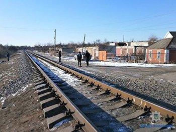 На железной дороге в районе Бердянска нашли труп девушки фото