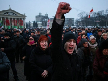 Минск захлестнула волна массовых протестов  фото