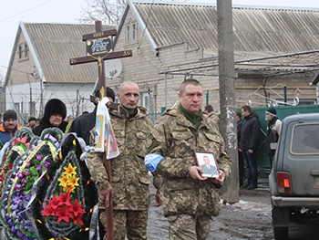 Сегодня в Мелитополе попрощались с военнослужащим фото