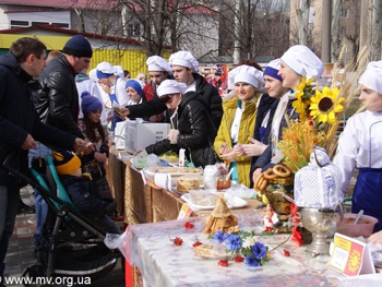 Ни одного блина комом: Веселую Масленицу организовали три объединенных училища фото