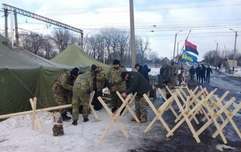 Торговая блокада в Донбассе расширена на направление Донецк-Мариуполь фото