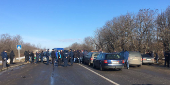 В Вольнянском районе 1 марта местные жители перекрыли трассу «Харьков-Симферополь» фото