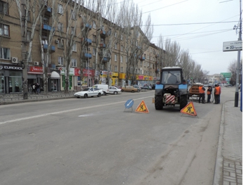 В Мелитополе приступили к ремонту дорожного покрытия фото