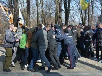 Возле могилы Тараса Шевченко произошла драка  фото