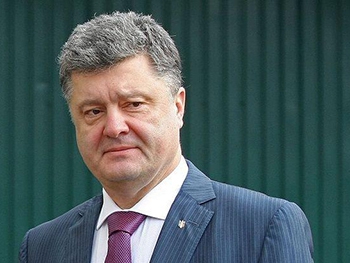 Порошенко ввел в действие решение СНБО о транспортной блокаде Донбасса фото