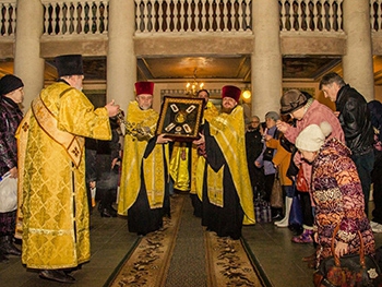 В Мелитополе находится икона с частицей креста, на котором распяли Андрея Первозванного фото