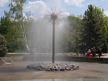 Городской парк просит у Киева деньги на забор фото