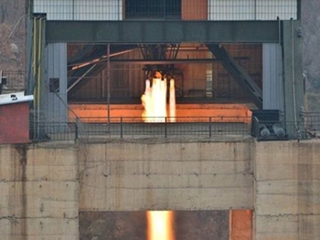 Северокорейская ракета взорвалась сразу после запуска фото