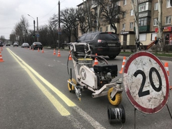 Дорожная разметка желтого цвета появилась в Мелитополе фото