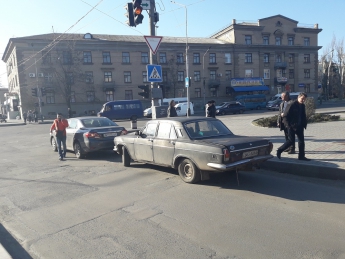 В Мелитополе произошло ДТП на перекрестке ул. Университетской и пр. Б. Хмельницкого фото