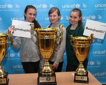 Футболисты ООШ №4 поборются за кубок Всеукраинского тура от Unicef фото