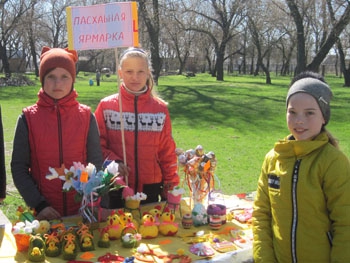 В Константиновке на пасхальной ярмарке собирали деньги для больных детей фото