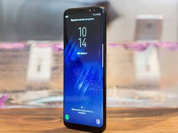 Флагман Samsung Galaxy S8 назвали переоцененным фото