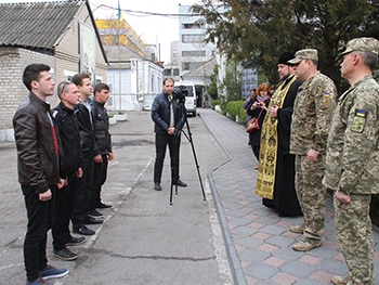 Мелитопольские призывники пополняют ряды ВСУ и Нацгвардии  фото