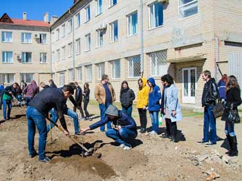 Студенты ТГАТУ зачищают город и околицы фото