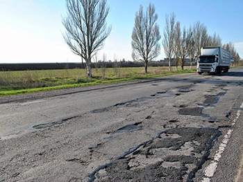 Запорожскому автодору отказали в оплате ремонта дорог из-за качества фото