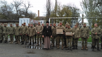 Священник храма Ильи Муромца, поздравил с Пасхой Христовой мелитопольских солдат фото