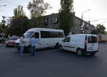 В Запорожье очередное ДТП с маршруткой фото