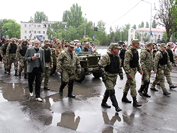 В Мелитополе порядок охраняли 200 полицейских фото