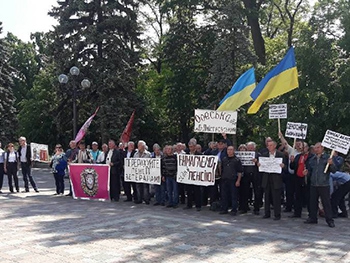 Пенсионеры МВД из Запорожской области пикетируют Кабмин фото
