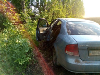 На Донетчине возле трассы найден брошенный автомобиль: пропавшего водителя разыскивает полиция  фото