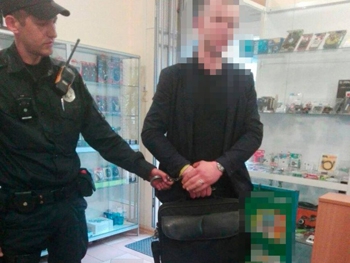 В Запорожье мужчина украл в магазине ноутбук фото