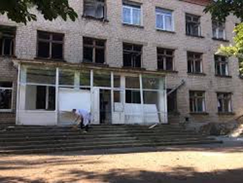 Боевики обстреляли больницу и школу в Красногоровке: началась эвакуация фото
