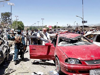 Террористы из ИГ взяли на себя ответственность за теракт в Кабуле фото