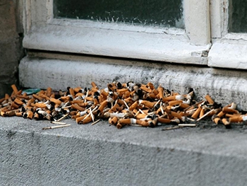 Украинцам запретят даже смотреть на сигареты фото