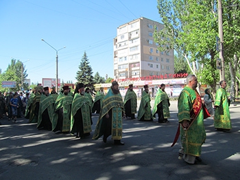 Улицы Мелитополя освятили крестным ходом фото