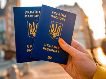 Украину предупредили о возможной отмене безвиза фото