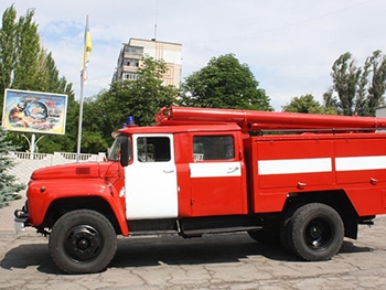 Кирилловские спасатели получили пожарный автомобиль фото