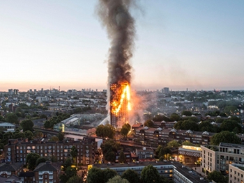 Пожар в Лондоне: количество жертв резко возросло фото