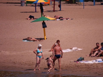 Как проходит пляжный сезон в Запорожье, - ФОТО фото