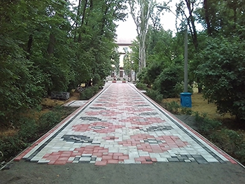 В парке Горького появится аллея с патриотическим узором фото