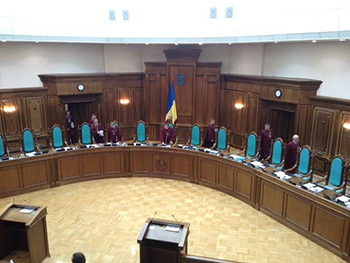 Рада приняла за основу законопроект о Конституционном суде фото
