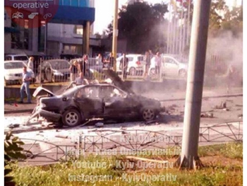 В Киеве посреди улицы прогремел мощный взрыв: есть жертвы  фото