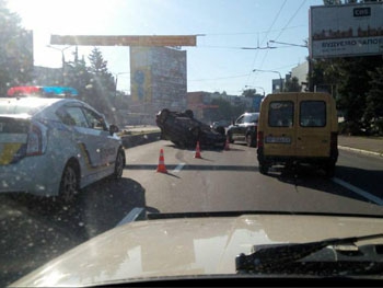 В центре Запорожья перевернулось авто с пьяной девушкой за рулём  фото